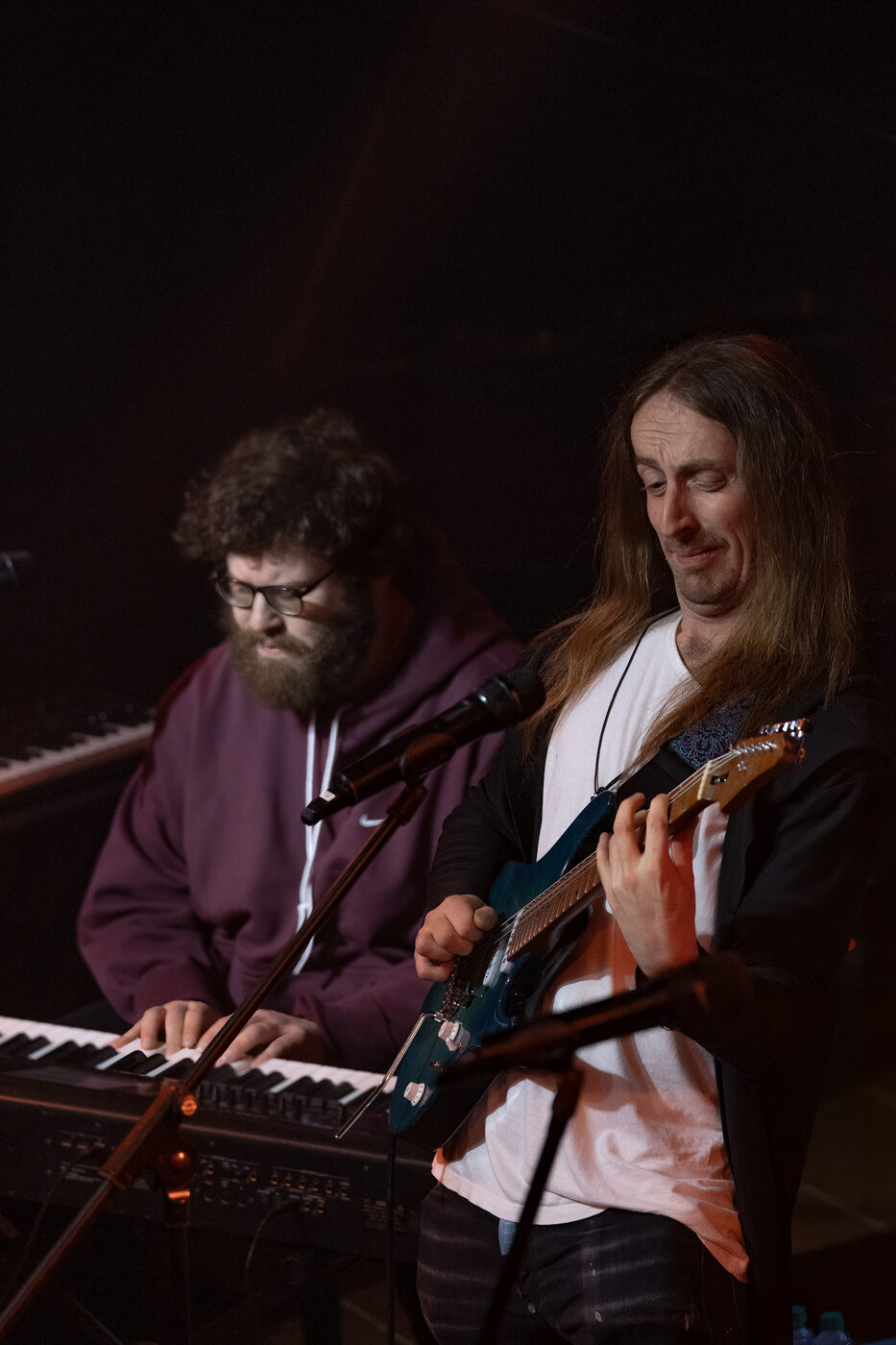 Rob Araujo on stage at the keys beside a guitarist